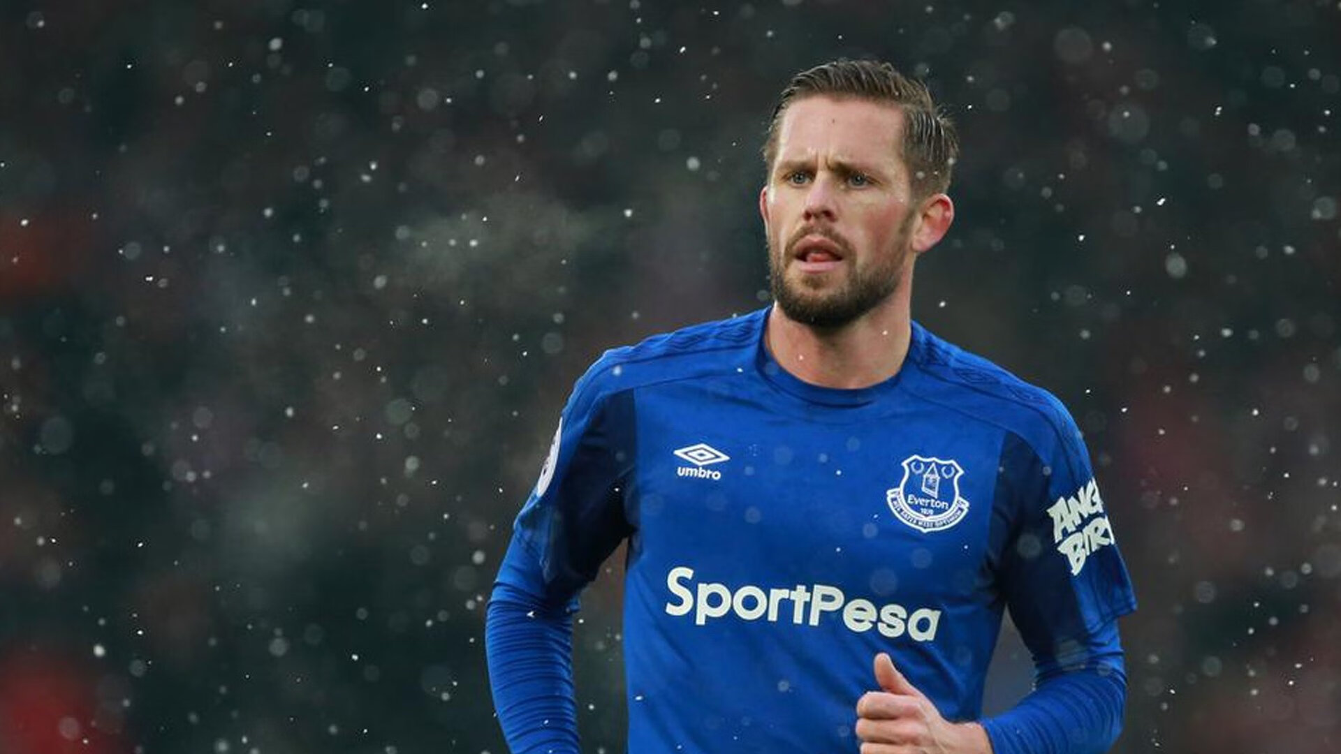 雄鹿观众热烈欢呼！费德勒迎来五赛季出色发挥再创辉煌时刻