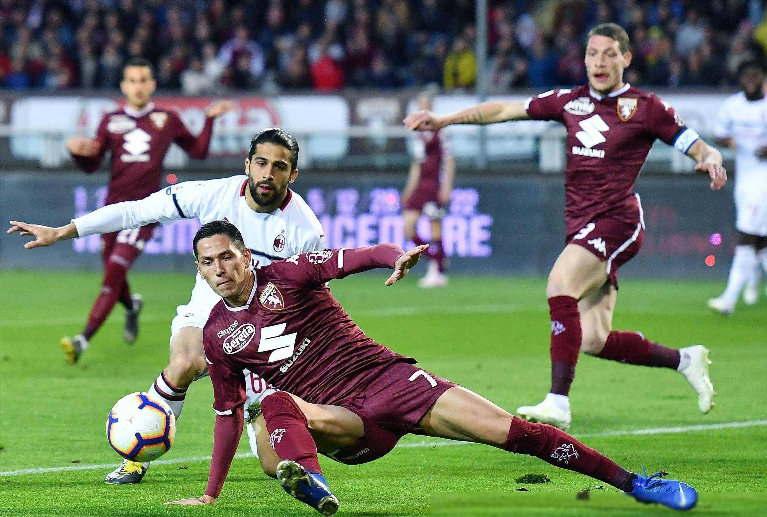  亚冠季后赛对决在即！罗马演练定位球，武汉三镇密集防守应对